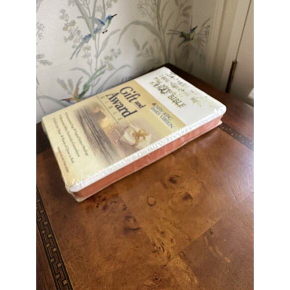1983 Holy Bible New King James Version with Gift and Award Thomas Nelson NEW - Picture 3 of 6